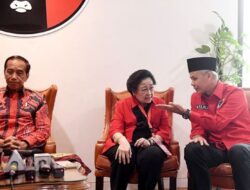 Sekjen PDIP membantah isu bahwa Megawati dan Jokowi tidak menjalin komunikasi.