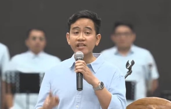 Gibran Menenangkan Prabowo: Jangan Khawatir, Saya Telah Hadir di Sini!