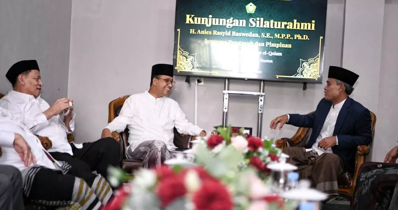 Permintaan KH Uwais Al Qarni kepada Santri untuk Mendukung AMIN dan Anies dalam Pilpres 2024