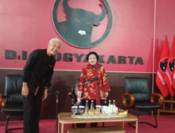 Megawati Soekarnoputri dan Ganjar Pranowo Menonton Final Soekarno Cup di GBK