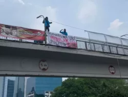 Mahasiswa dari UKI dan Universitas Mpu Tantular Menolak Politik Dinasti dengan Tindakan Nyata