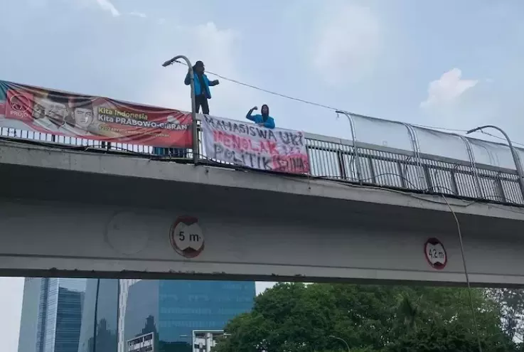 Mahasiswa dari UKI dan Universitas Mpu Tantular Menolak Politik Dinasti dengan Tindakan Nyata