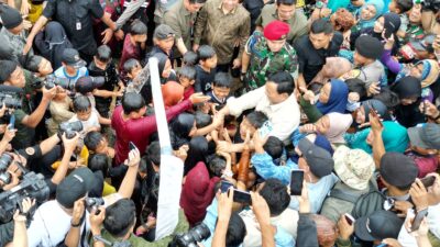 Prabowo Bermain Air Bersama Anak-Anak dalam Peresmian 9 Titik Air di Sukabumi yang Penuh Kegembiraan