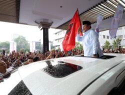 Perkusi dan Tarian Meriah Sambut Kehadiran Prabowo di Bandung