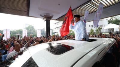 Perkusi dan Tarian Meriah Sambut Kehadiran Prabowo di Bandung