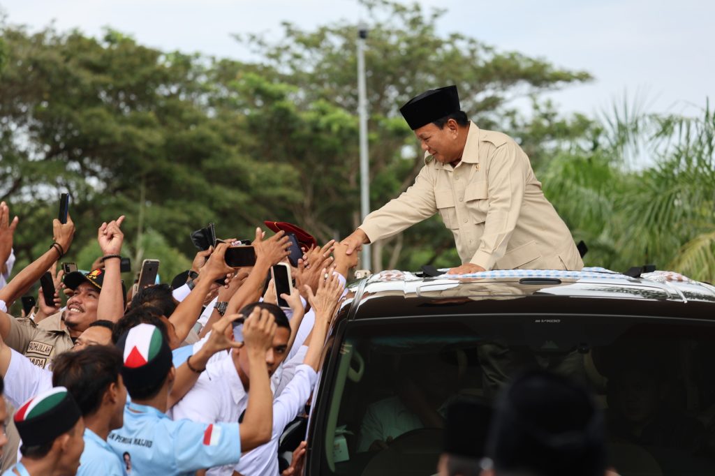 Prabowo Bertemu Warga dan Relawan di Kedai Kopi Aceh Sambil Ngopi: Sensasi Luar Biasa!