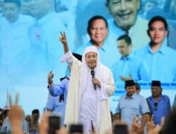 Prabowo dan Para Relawan Bertemu dengan Guru Nderek Habib Luthfi untuk Bershalawat di Serang