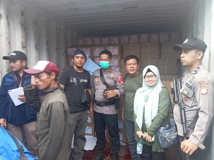 KPU Menyiapkan Rencana Distribusi dan Logistik Pemilu yang Menggunakan Helikopter