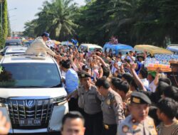 Puluhan Ribu Warga Kepulauan Riau Ramai-ramai Menyambut Kedatangan Prabowo Subianto