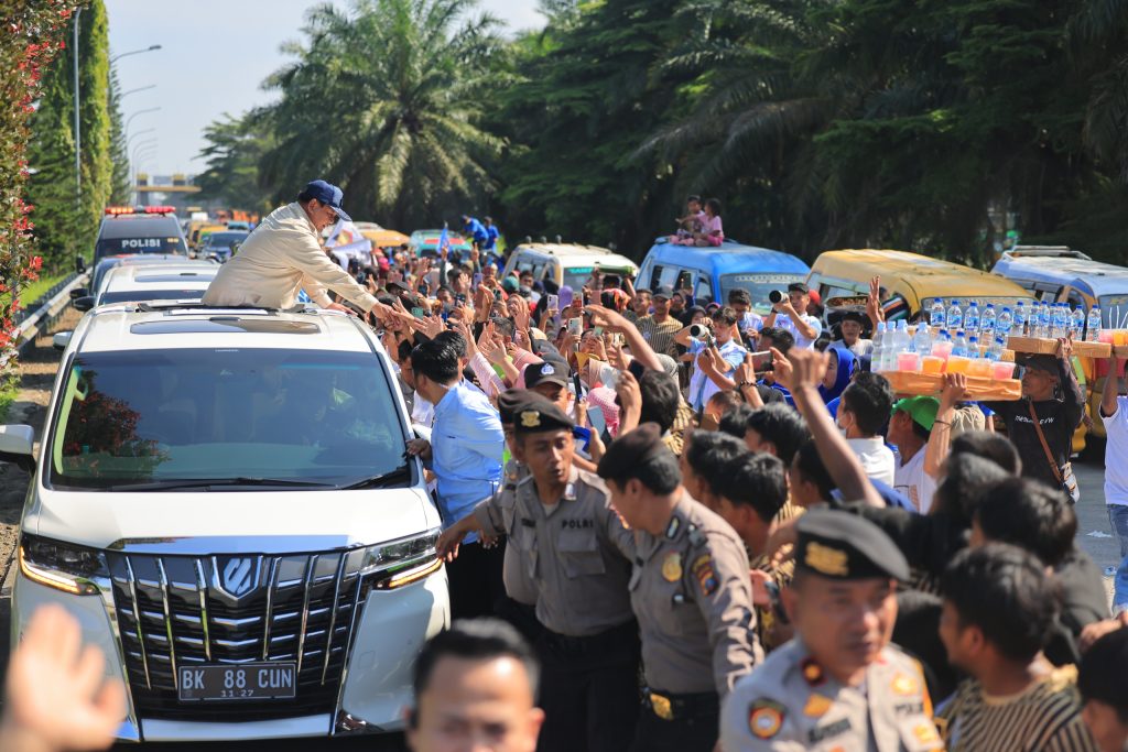 Puluhan Ribu Warga Kepulauan Riau Ramai-ramai Menyambut Kedatangan Prabowo Subianto