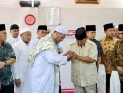 Prabowo Subianto Berziarah ke Habib Ali Kwitang dan Meminta Doa: Agar Pekerjaan Kita Baik ke Depan