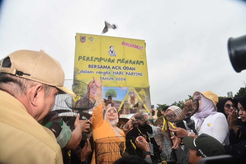 Peringatan Hari Kartini, Acil Odah Memimpin Gerakan “Perempuan Menanam Ribuan Pohon” di Kalimantan Selatan