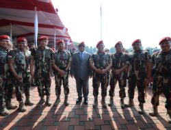 Prabowo Subianto Receives Thunderous Applause as He Attends Kopassus’ 72nd Anniversary