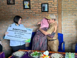 Sekretaris Daerah Menyerahkan Santunan Kematian sebesar Rp110,8 Juta kepada Ahli Waris Perangkat Masjid di Matangnga