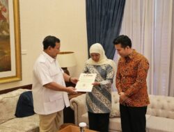 Prabowo Subianto Submits Endorsement Letter for East Java Governor Candidate