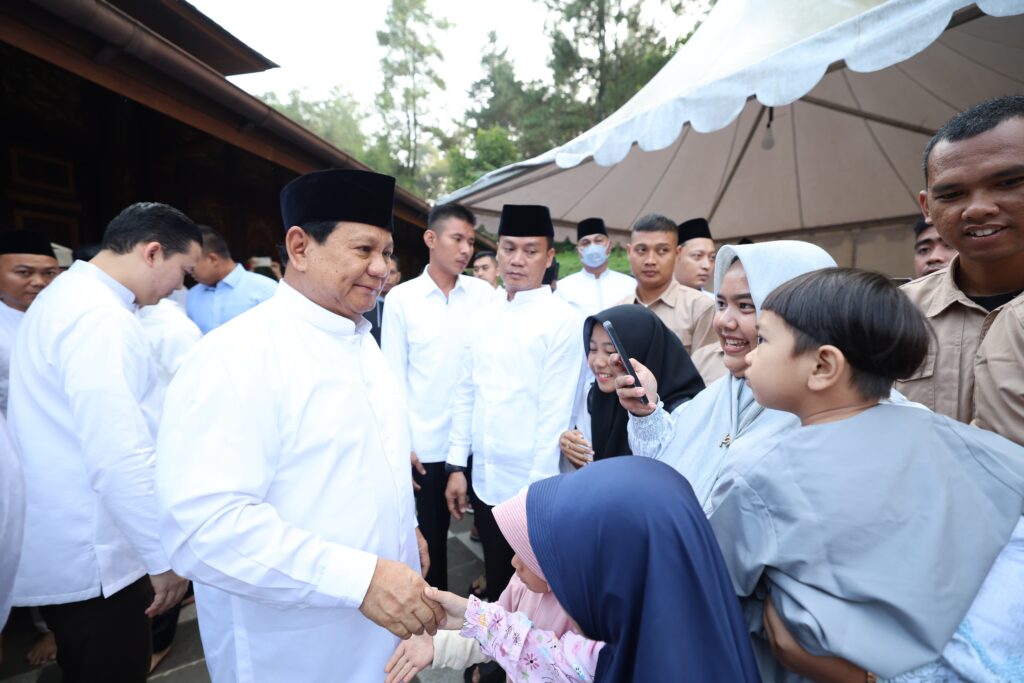 Prabowo Subianto Melaksanakan Sholat Iduladha tahun 1445 H di Masjid Nurul Wathan Hambalang