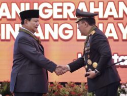 Prabowo Subianto Dihibur dengan Penghargaan Bintang Bhayangkara Utama dari Kepala Kepolisian Indonesia