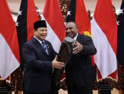 Prabowo Subianto’s Heartfelt Goodbye to the Prime Minister of Papua New Guinea After Visiting the Ministry of Defense