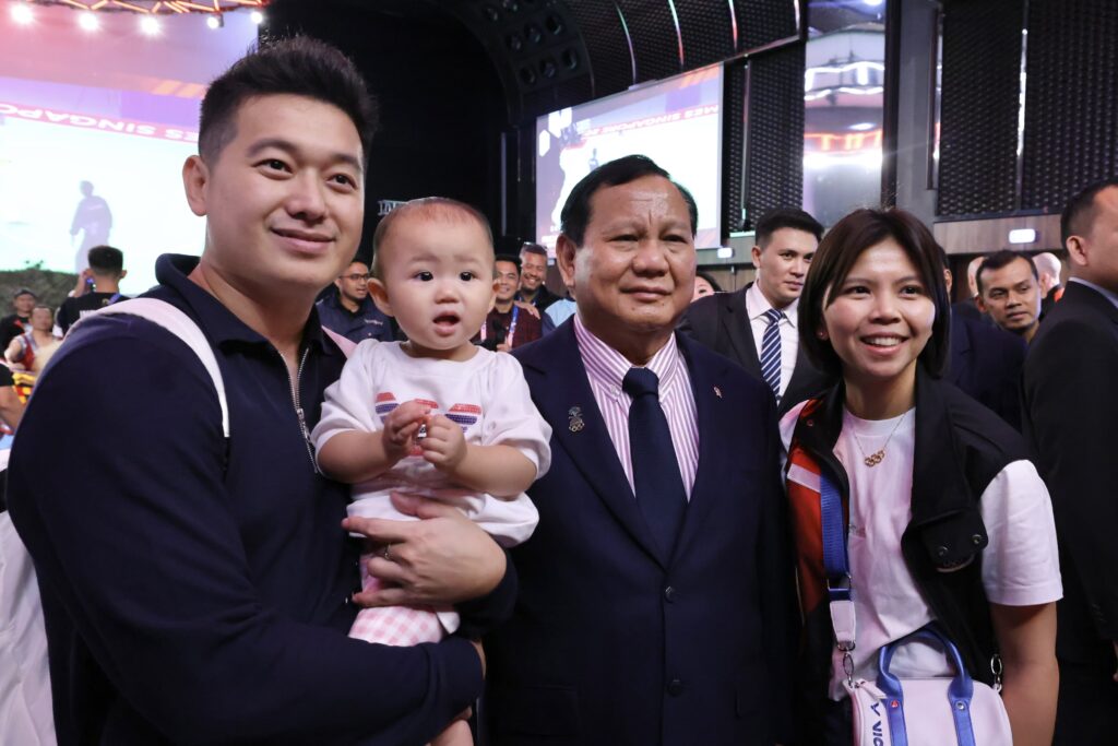 Prabowo Subianto Meeting Greysia Polii and Family in Paris