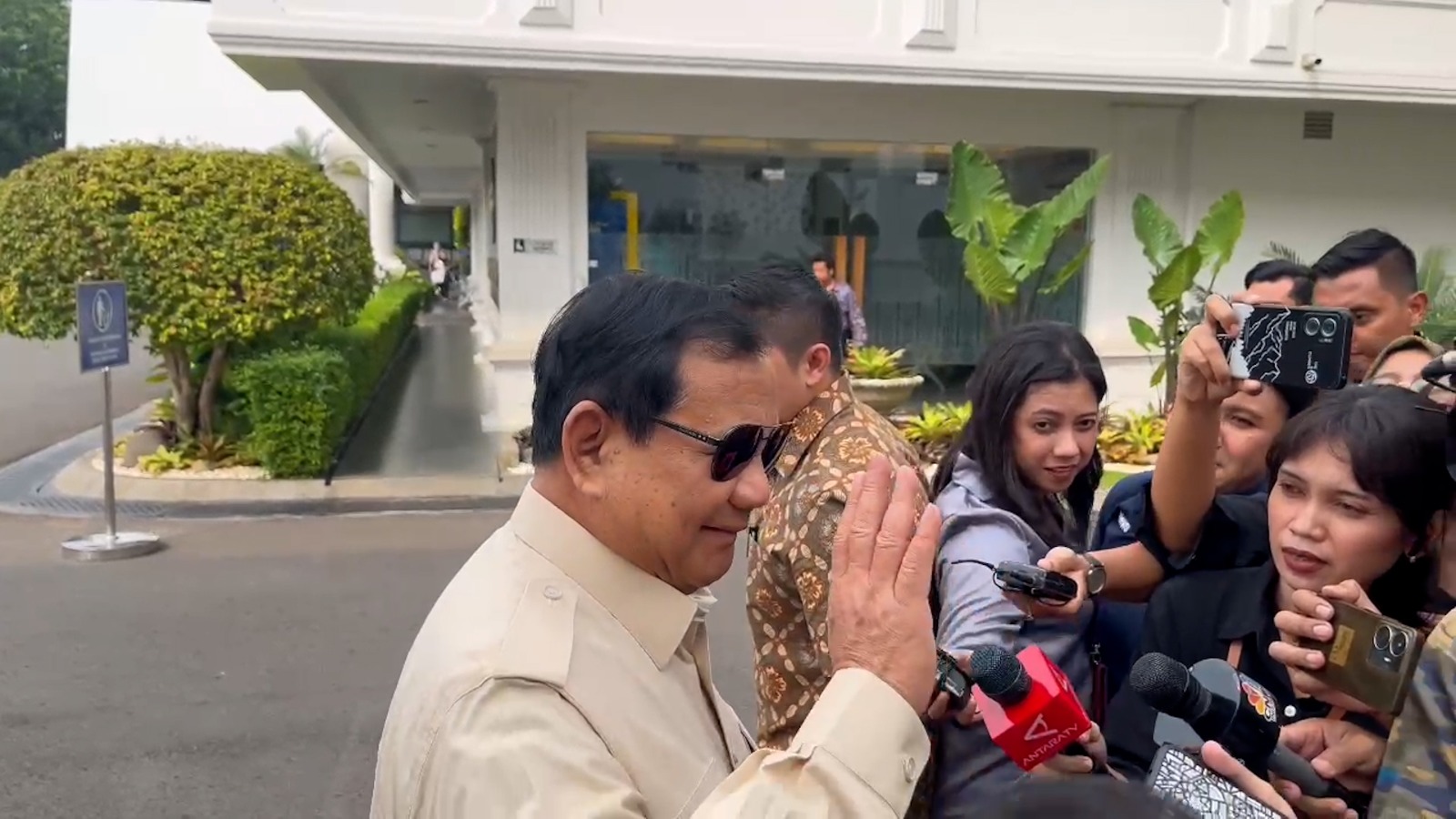 Prabowo Subianto Reports on European Visit, Meets with President Jokowi