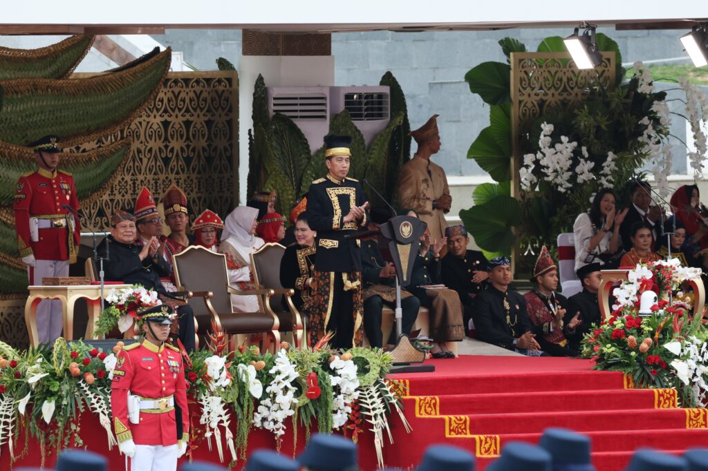 Prabowo Subianto and President Jokowi Share Warm Moments at 79th RI Independence Day Ceremony