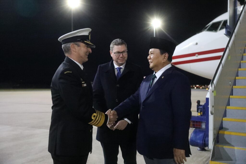 Prabowo Subianto Arrives in Canberra for Official Visit and Receives Honorary Guard Welcome