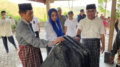 Siti Bebas Ziarah ke Makam Raja Balanipa sebagai Penghormatan kepada Leluhur