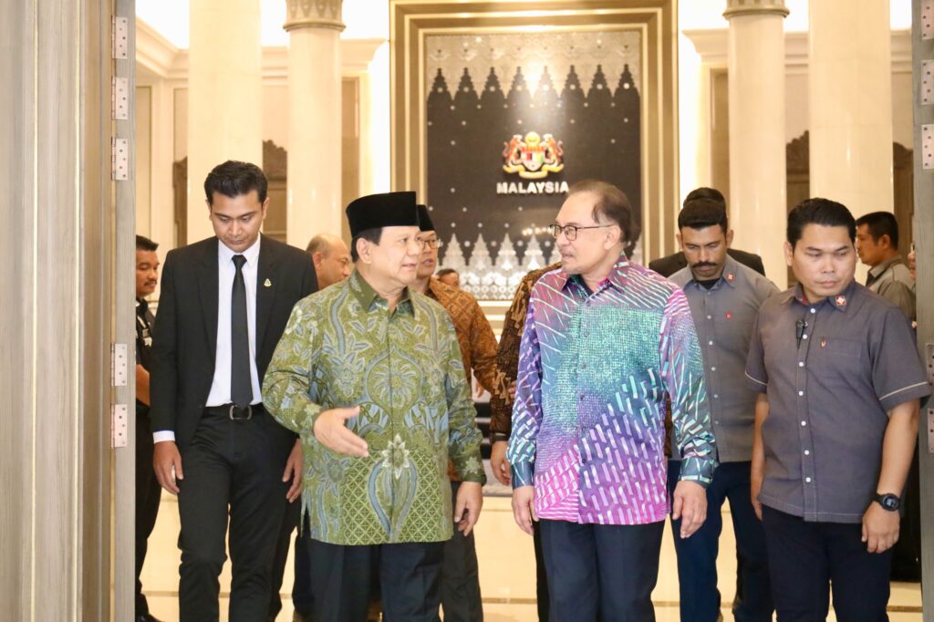 Prabowo Subianto Reunites with Anwar Ibrahim, Invites Him to His Inauguration