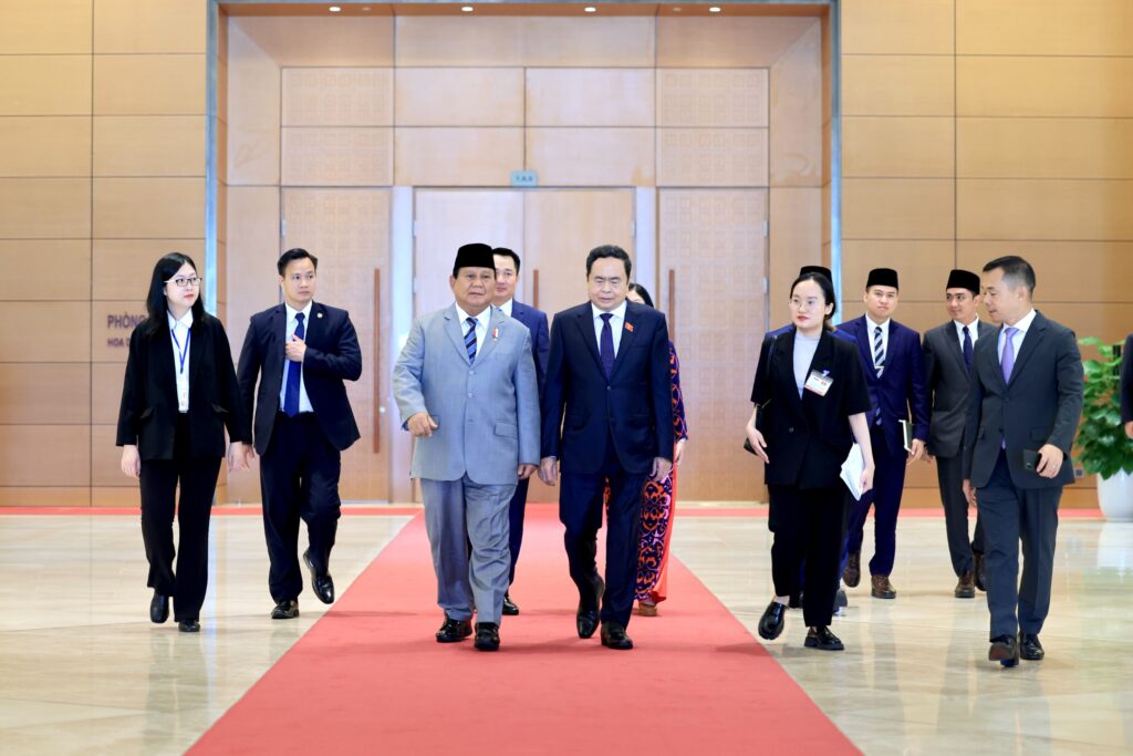 Prabowo Subianto Meets Vietnam’s Prime Minister, Commends Independence Struggle