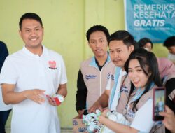 Seto Berbagi Susu Gratis Sebelum Pelantikan Prabowo Subianto