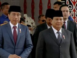 Prabowo Subianto and Jokowi Arrive in Presidential Car Together for Swearing-In of Newly Elected DPR Members