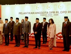 Prabowo Subianto dan Jokowi Saling Bersatu di Mobil Kepresidenan Menuju Pelantikan DPR Terpilih RI 1