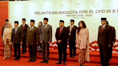 Prabowo Subianto dan Jokowi Saling Bersatu di Mobil Kepresidenan Menuju Pelantikan DPR Terpilih RI 1