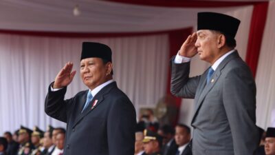 Crowds Welcome Prabowo Subianto and Defense Minister Sjafrie with Enthusiasm as They Ride Maung after Handover Ceremony