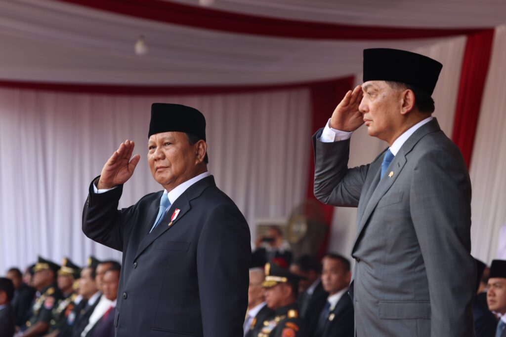 Crowds Welcome Prabowo Subianto and Defense Minister Sjafrie with Enthusiasm as They Ride Maung after Handover Ceremony