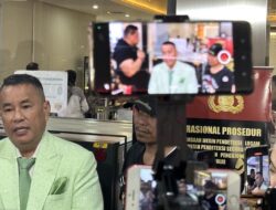 Pemeriksaan Polisi Terhadap Isi Koper Razman Nasution