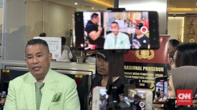 Pemeriksaan Polisi Terhadap Isi Koper Razman Nasution