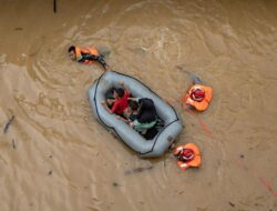 Banjir Kepung Cililitan-Rawajati: Upaya Tanggap Darurat