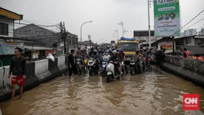 Banjir Bekasi Pagi Ini: Ratusan Motor Terjebak, Polisi Siaga di Tol