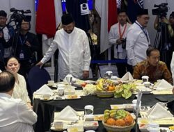 Surya Paloh Bahas Alasan Duduk Diapit Jokowi dan Puan di Bukber NasDem