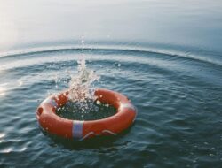 Speedboat Angkut Mudik Terdampar di Pulau Haruku: Kisah Terselamatkan