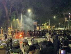 Massa Aksi Tolak UU TNI: 40 Orang Ditangkap di Surabaya