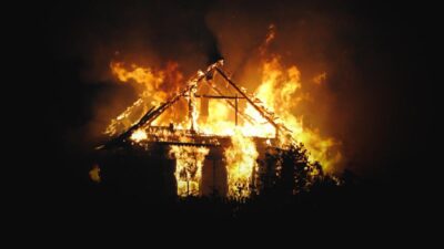 Cekcok Pesta Miras di Maluku Tenggara: Dua Warga Bakar Puskesmas