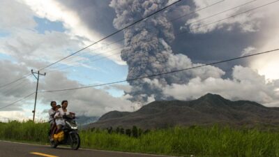 Gunung Lewotobi Laki-laki Meletus 110 Kali dalam 8 Hari