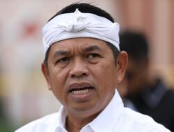 Dedi Mulyadi Debat Pelajar soal Larangan Wisuda Sekolah