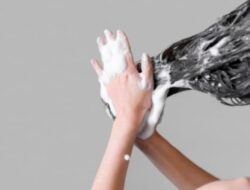 5 Sampo Terbaik untuk Rambut Kering dan Mengembang