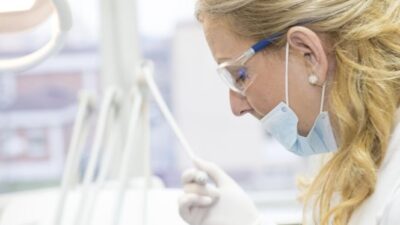 Mengapa Konsultasi ke Dokter Gigi Mahal?