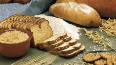 7 Makanan Sehat Pemicu Darah Tinggi: Roti Gandum & Yogurt