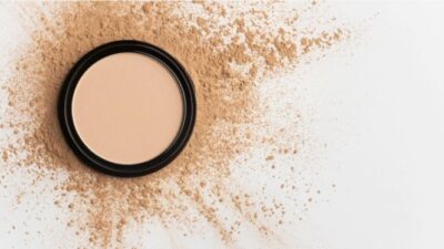 5 Bedak Tabur Terbaik untuk Aktivitas Outdoor Saat Berkeringat
