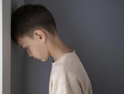 Perbedaan Gangguan Bipolar dan Skizofrenia pada Anak: Fakta yang Harus Diketahui
